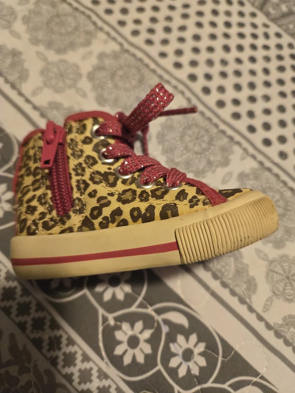Leopard Print High-Top Kids Sneakers with Glitter Laces - Yellow & Red Size 2